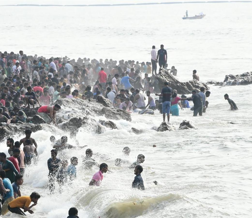 Maha Shivaratri 2021 Devotees Rush Beach Photos - Sakshi7