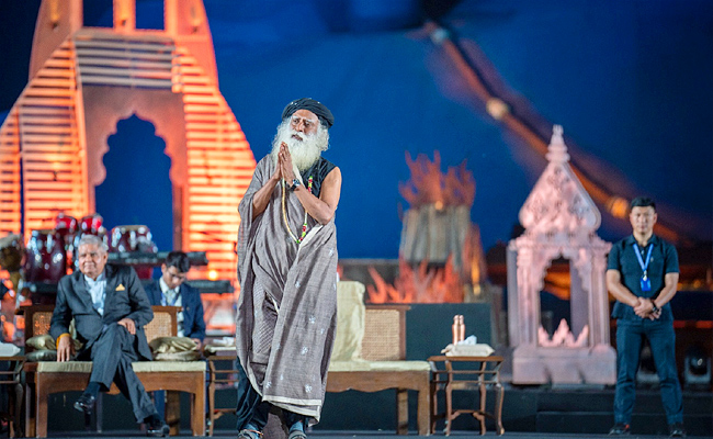 Shankar Mahadevan, Gurdas Mann perform at Sadhguru's Mahashivratri festival Photos - Sakshi5