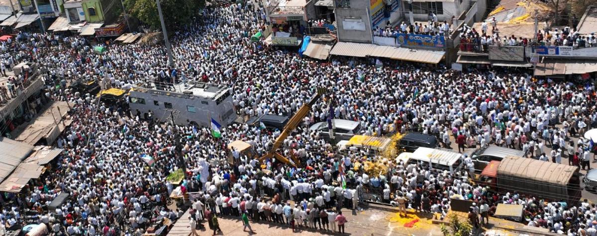 AP CM YS Jagan Bus Yatra at Sanjeevapuram Sri Sathya Sai District Photos - Sakshi24