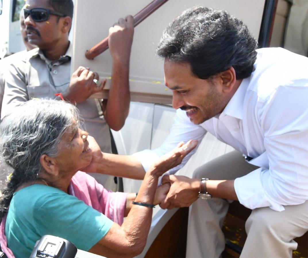 AP CM YS Jagan Road Show at Bathalapalli Photos - Sakshi10