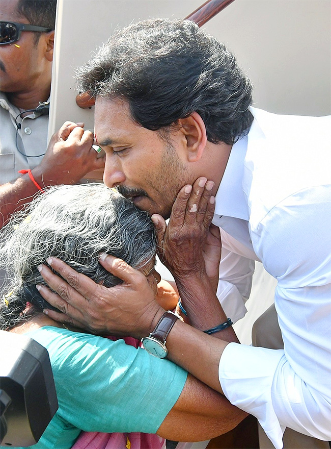 AP CM YS Jagan Road Show at Bathalapalli Photos - Sakshi11