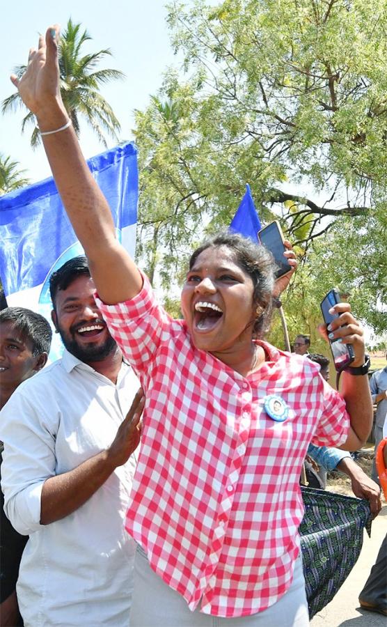 AP CM YS Jagan Road Show at Bathalapalli Photos - Sakshi12