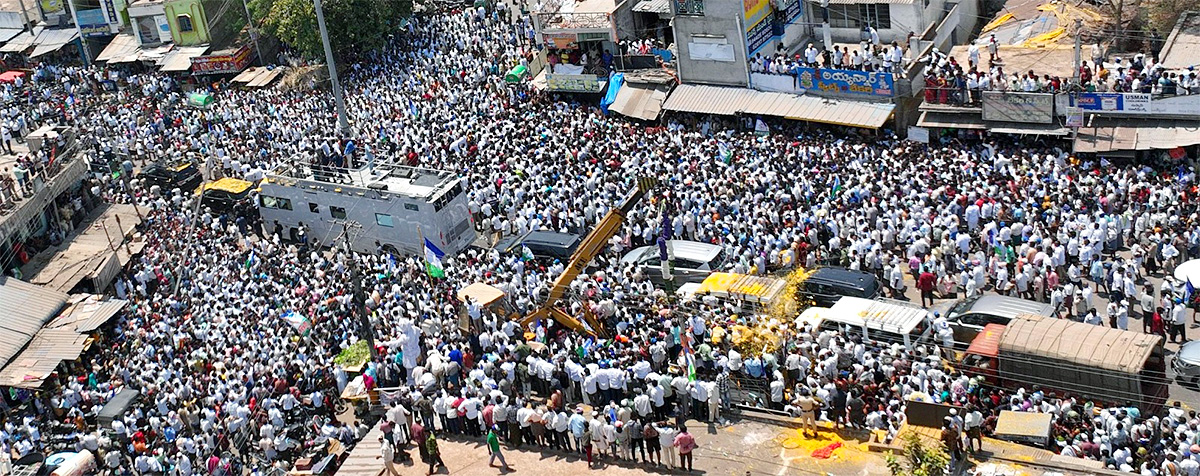 AP CM YS Jagan Road Show at Bathalapalli Photos - Sakshi17