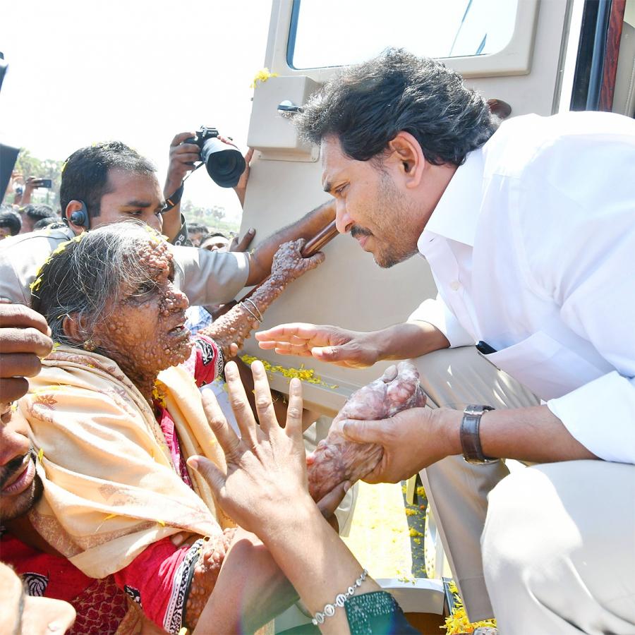 AP CM YS Jagan Road Show at Bathalapalli Photos - Sakshi2