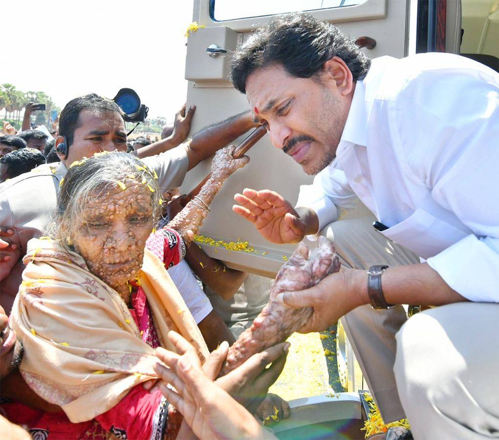 AP CM YS Jagan Road Show at Bathalapalli Photos - Sakshi3