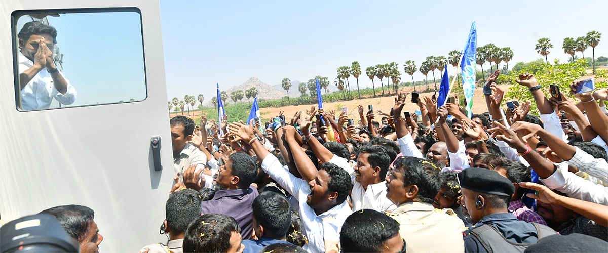 AP CM YS Jagan Road Show at Bathalapalli Photos - Sakshi9