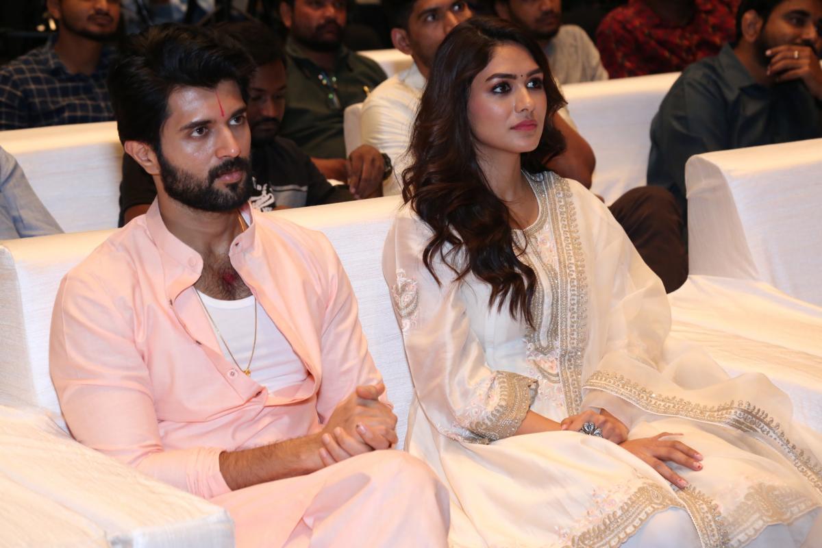 Vijay Devarakonda And Mrunal Thakur at Family Star Press Meet Photos - Sakshi9