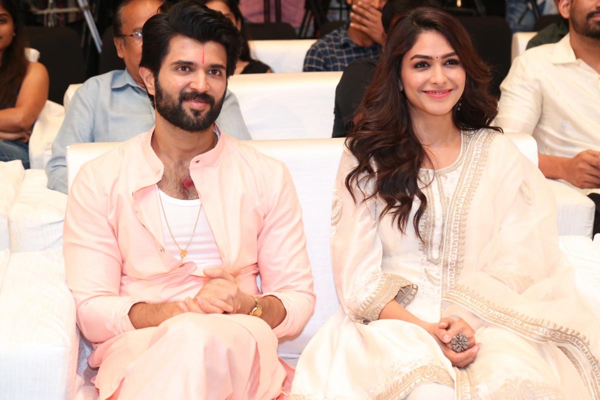 Vijay Devarakonda And Mrunal Thakur at Family Star Press Meet Photos - Sakshi1