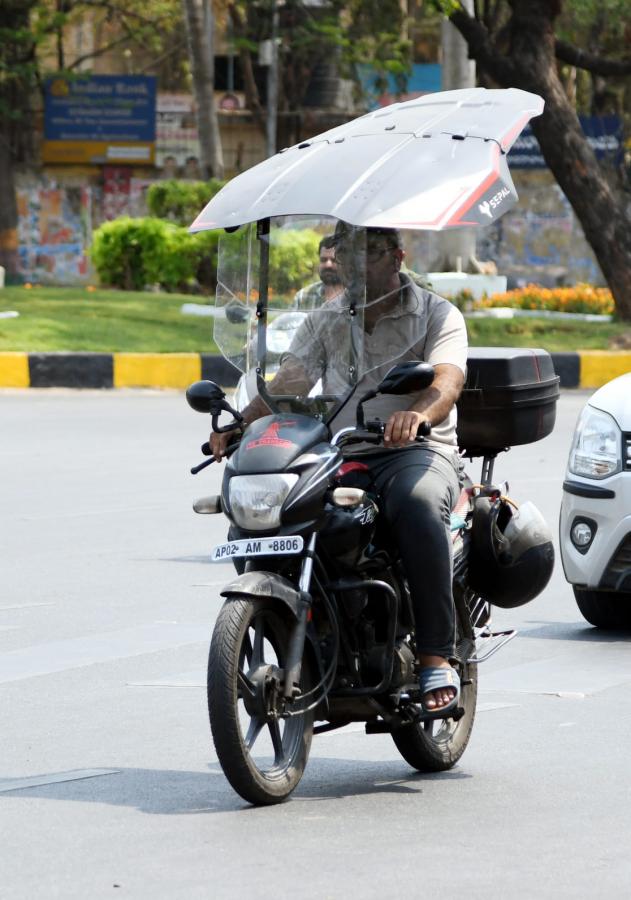 Huge Temperatures In Telangana Photos  - Sakshi10