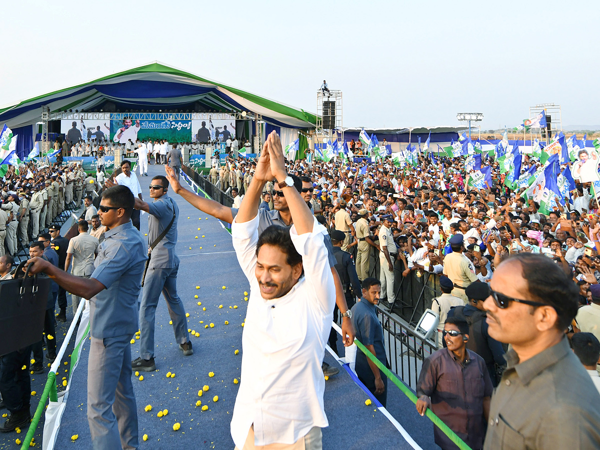 AP CM YS Jagan Memantha Siddham  Public Meeting at Piduguralla Photos - Sakshi16