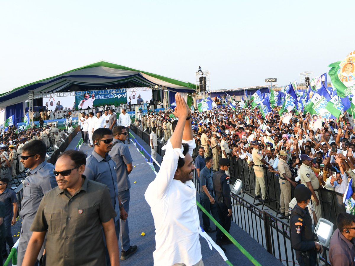 AP CM YS Jagan Memantha Siddham  Public Meeting at Piduguralla Photos - Sakshi20