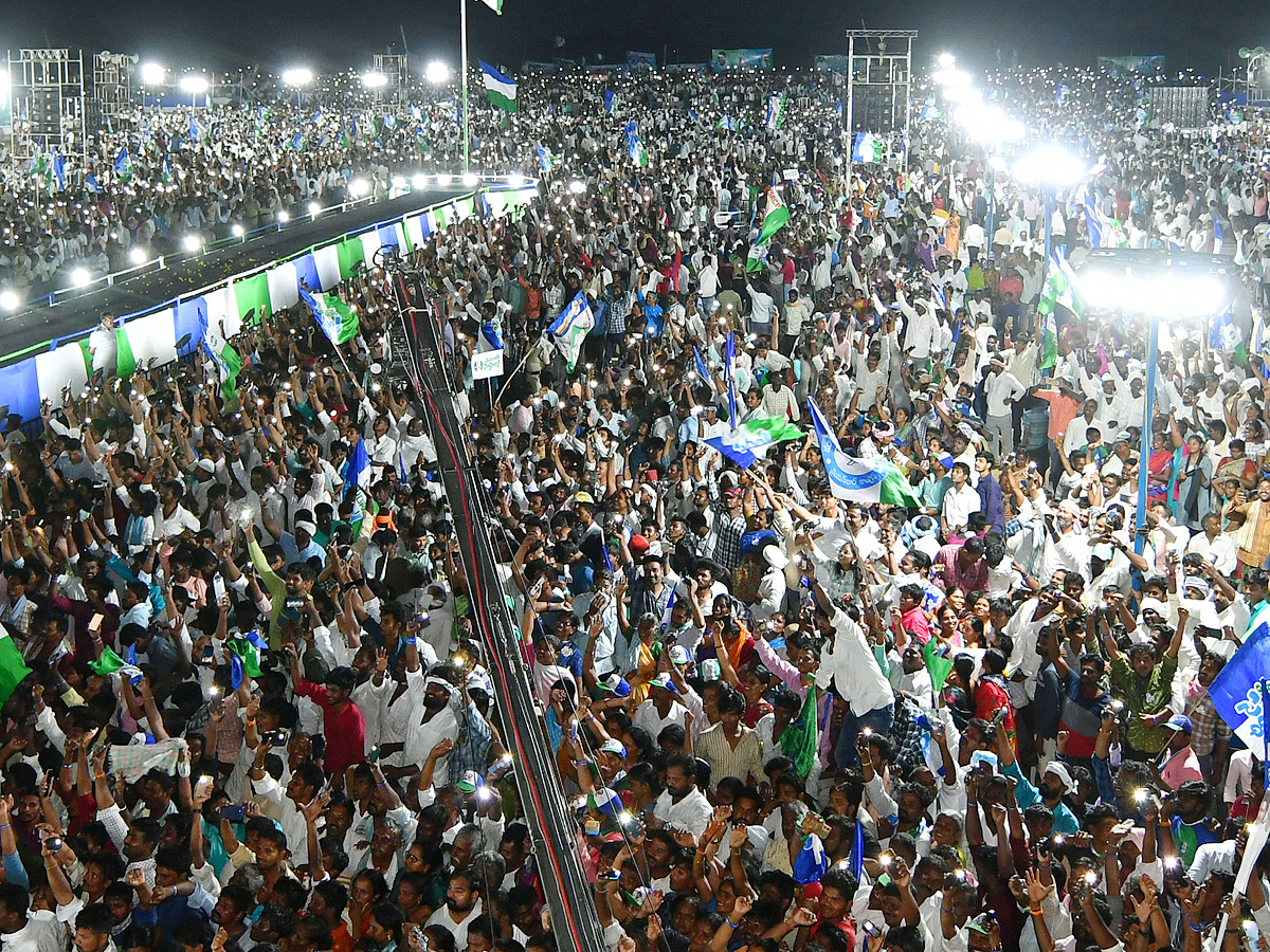 AP CM YS Jagan Memantha Siddham  Public Meeting at Piduguralla Photos - Sakshi2