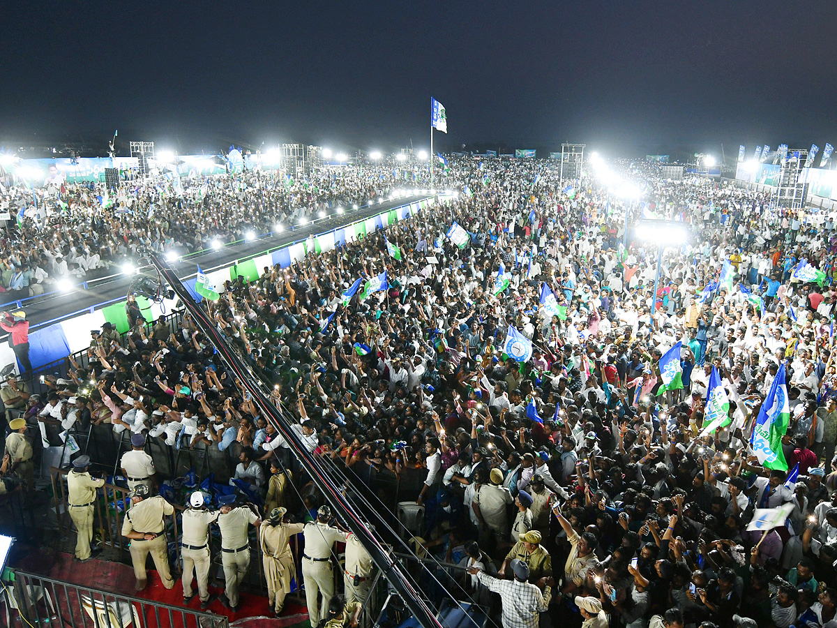 AP CM YS Jagan Memantha Siddham  Public Meeting at Piduguralla Photos - Sakshi4