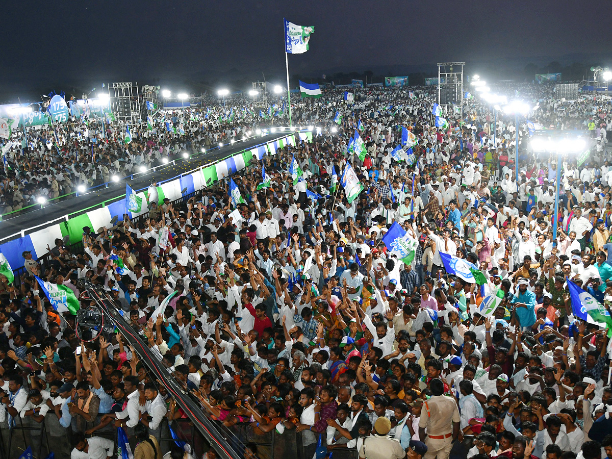 AP CM YS Jagan Memantha Siddham  Public Meeting at Piduguralla Photos - Sakshi5