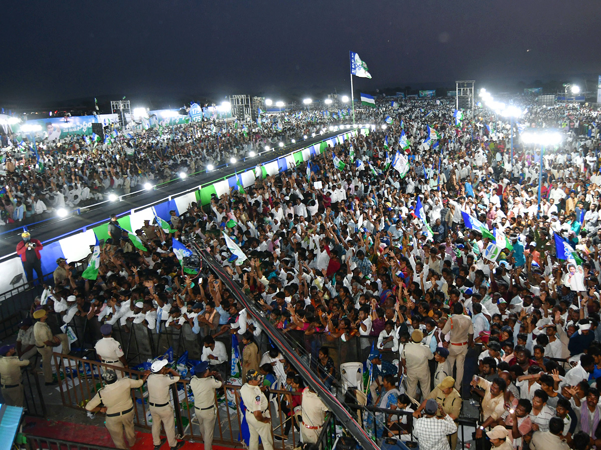 AP CM YS Jagan Memantha Siddham  Public Meeting at Piduguralla Photos - Sakshi6