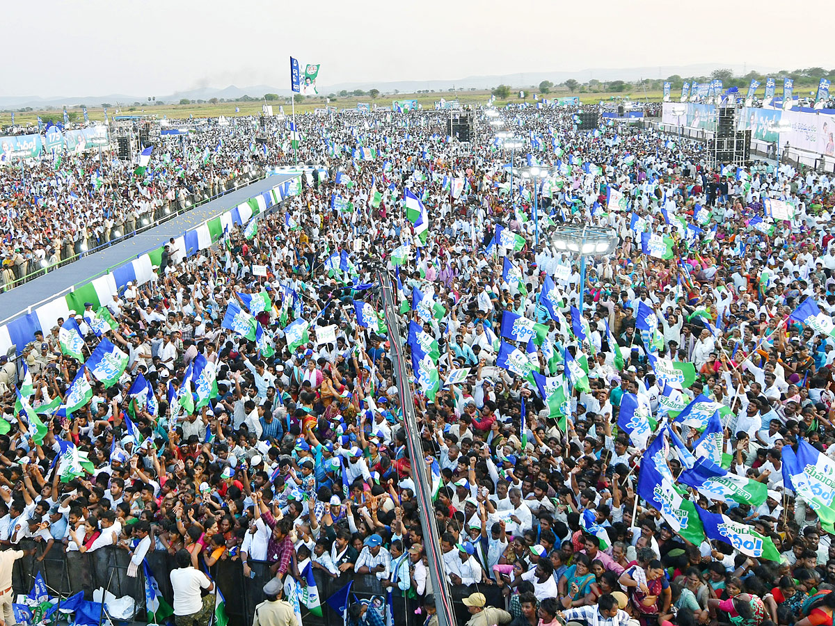 AP CM YS Jagan Memantha Siddham  Public Meeting at Piduguralla Photos - Sakshi8