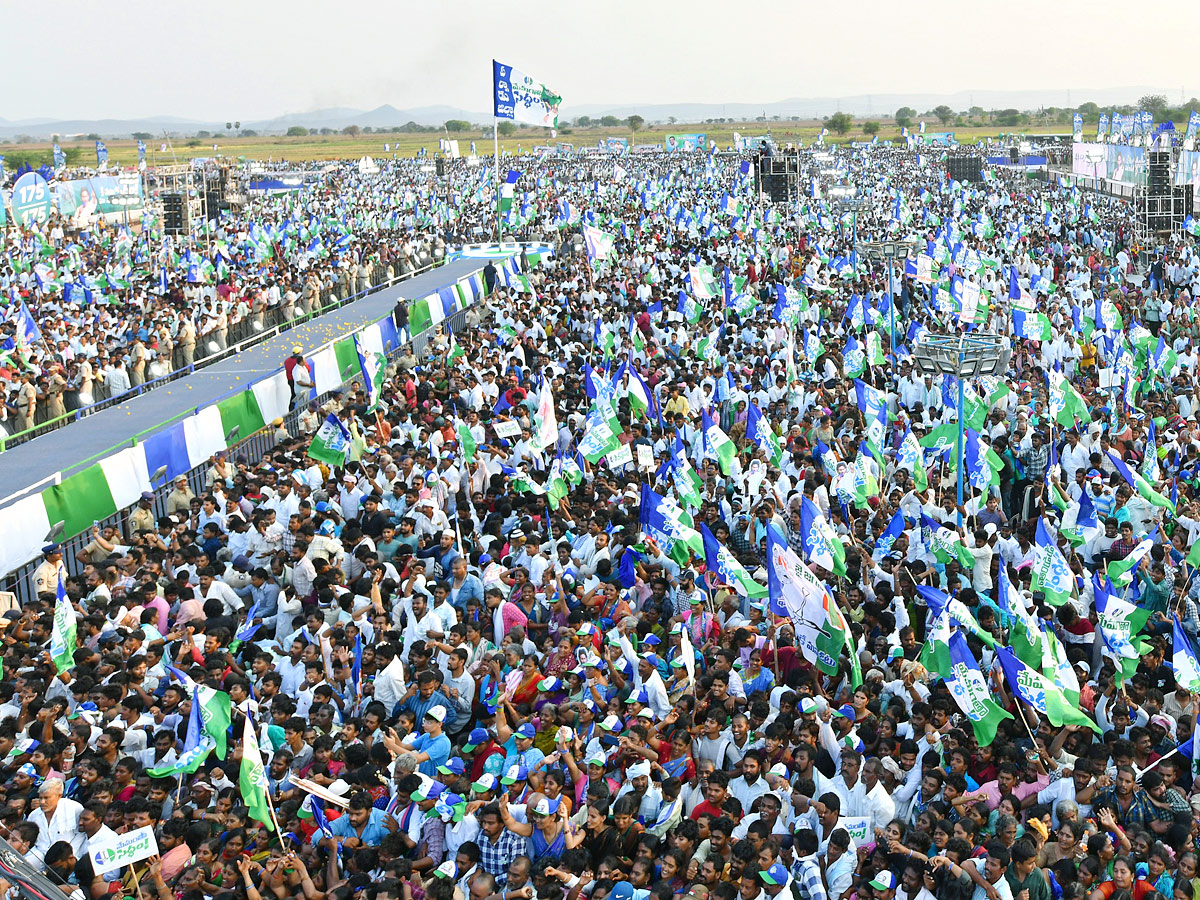 AP CM YS Jagan Memantha Siddham  Public Meeting at Piduguralla Photos - Sakshi9