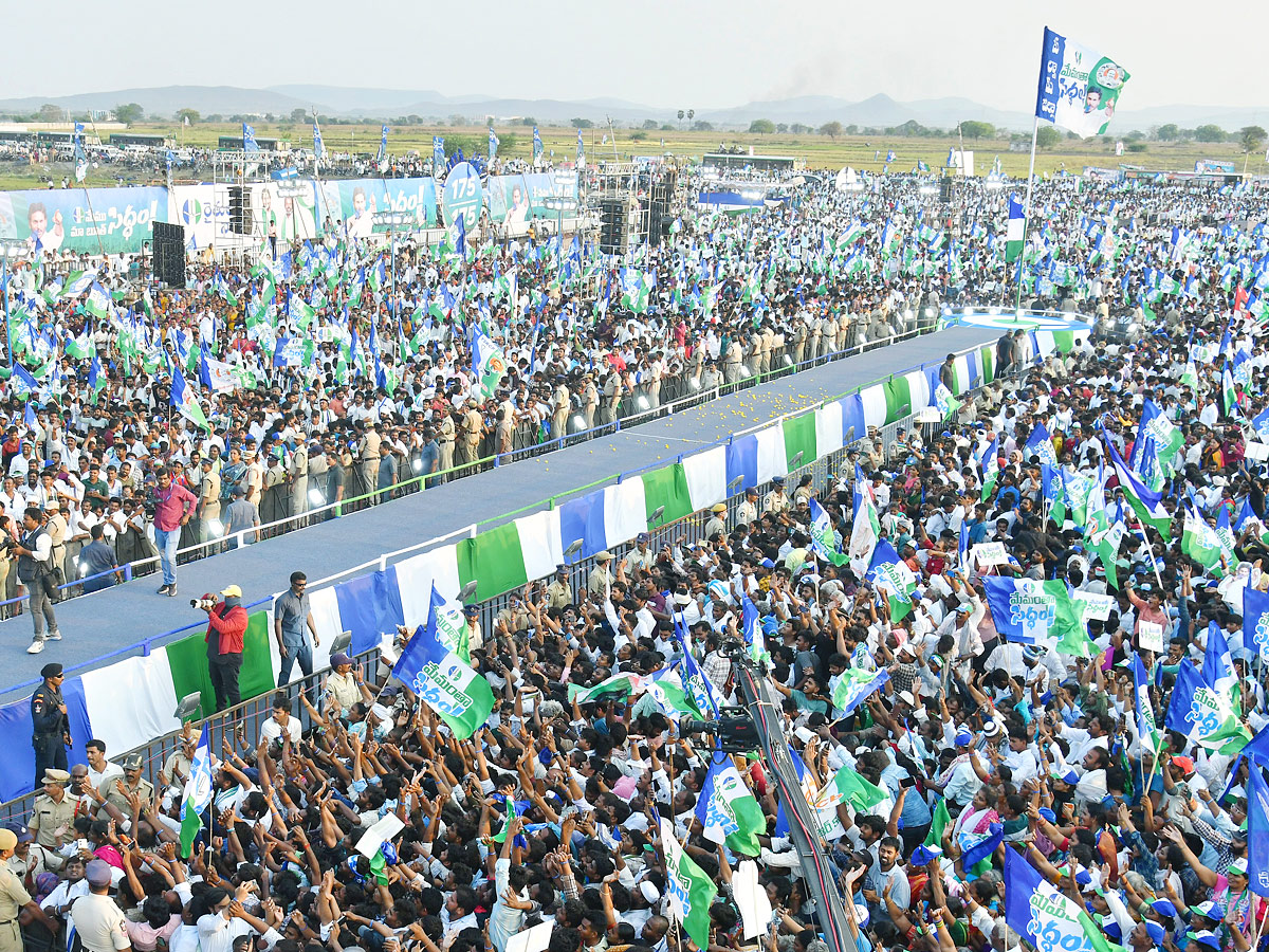 AP CM YS Jagan Memantha Siddham  Public Meeting at Piduguralla Photos - Sakshi10