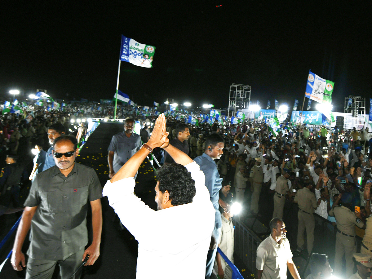 AP CM YS Jagan Memantha Siddham  Public Meeting at Piduguralla Photos - Sakshi32