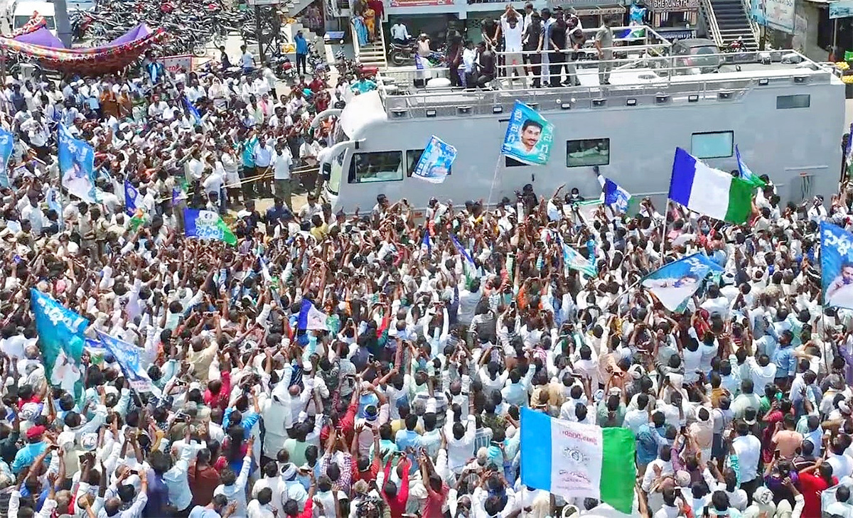 CM YS Jagan Memantha Siddham Bus Yatra Photos - Sakshi24