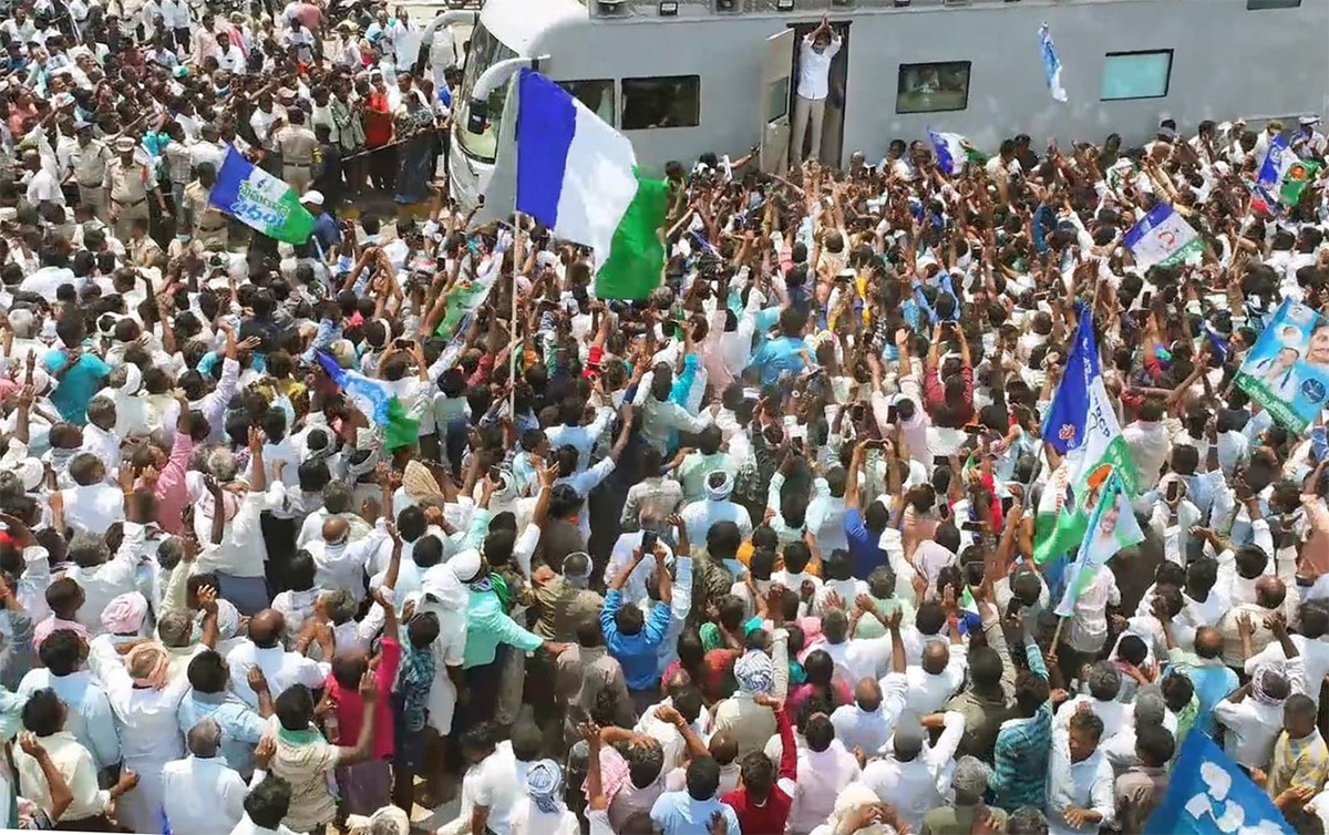 CM YS Jagan Memantha Siddham Bus Yatra Photos - Sakshi25