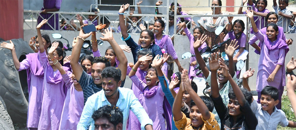 CM YS Jagan Memantha Siddham Bus Yatra Photos - Sakshi29