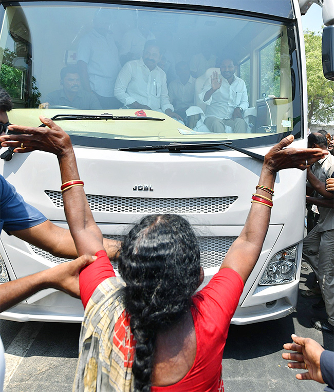 CM YS Jagan Memantha Siddham Bus Yatra Photos - Sakshi12