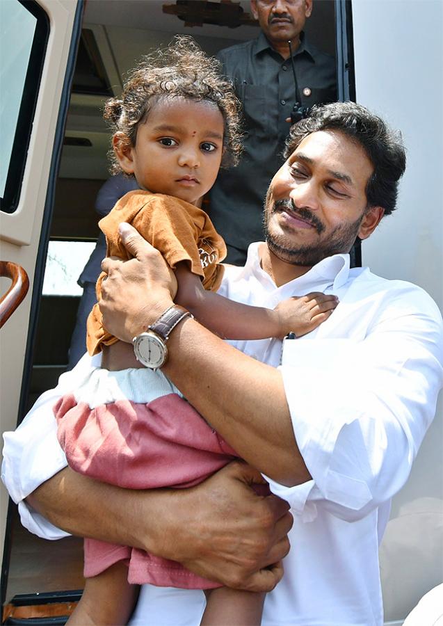 CM YS Jagan Memantha Siddham Bus Yatra Photos - Sakshi16