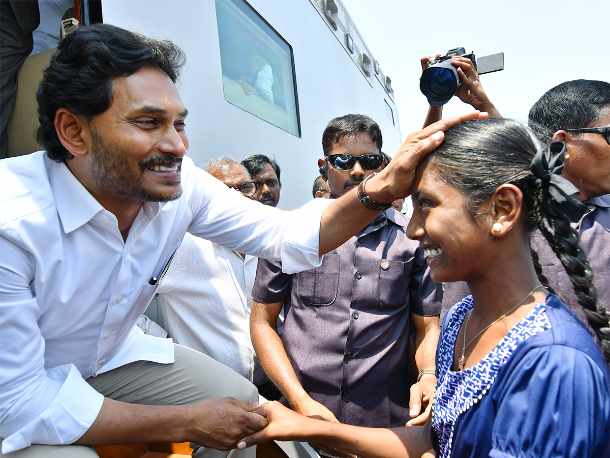 CM YS Jagan Memantha Siddham Bus Yatra Photos - Sakshi17