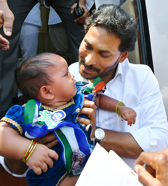 CM YS Jagan Memantha Siddham Bus Yatra Photos - Sakshi20