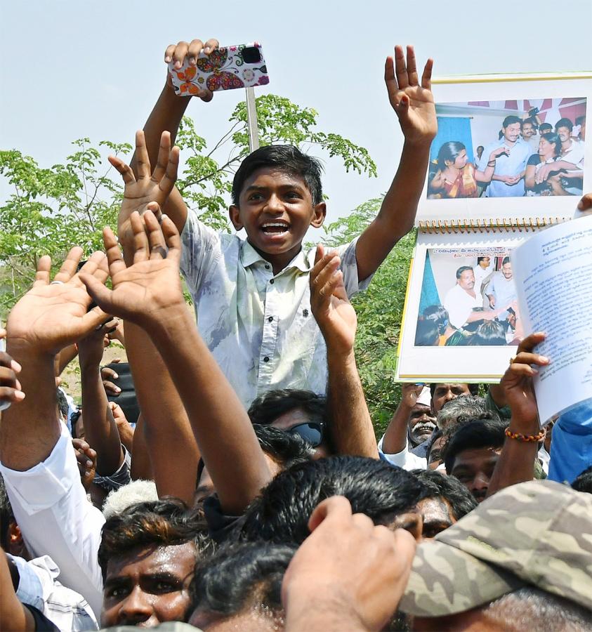 CM YS Jagan Memantha Siddham Bus Yatra Photos - Sakshi22