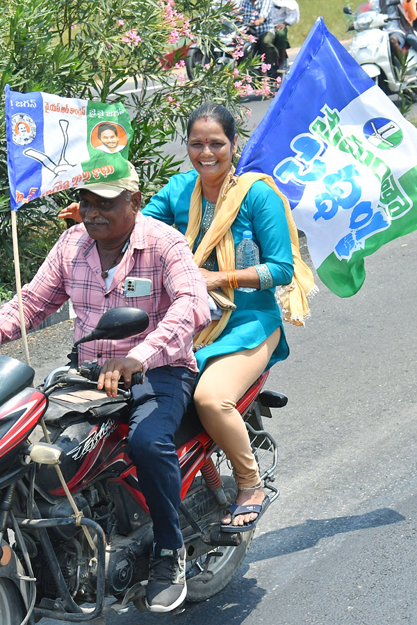 YS Jagan Memantha Siddham Road Show At Palnadu District Photos - Sakshi11