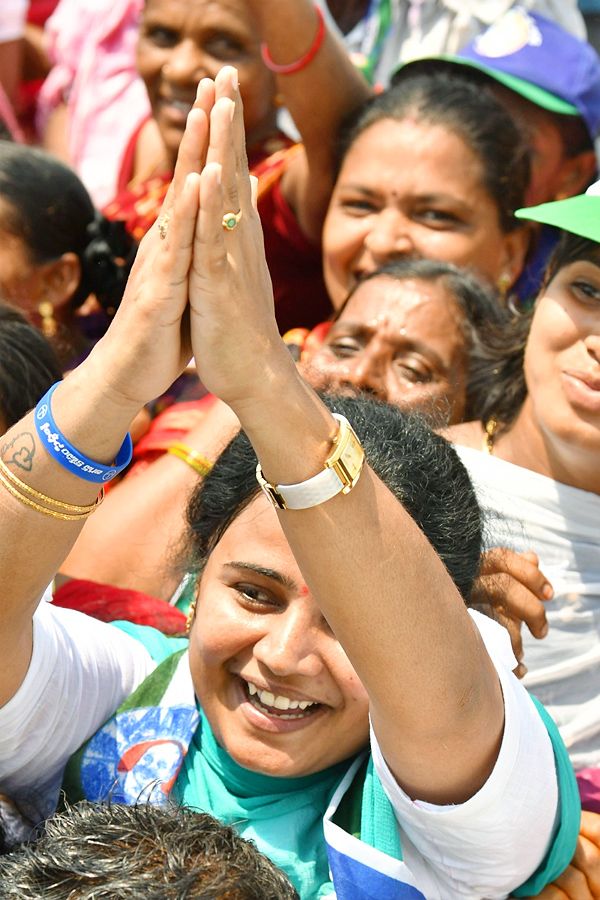 YS Jagan Memantha Siddham Road Show At Palnadu District Photos - Sakshi13