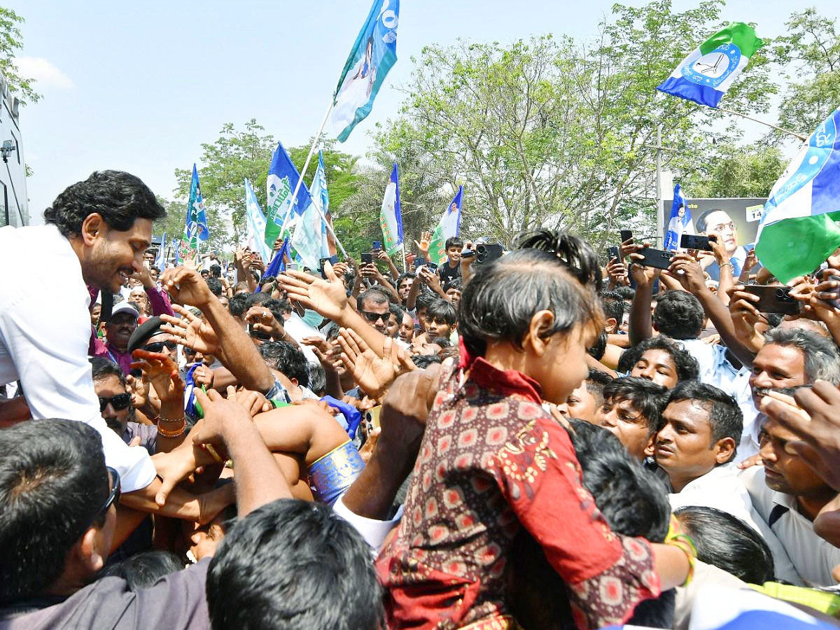 YS Jagan Memantha Siddham Road Show At Palnadu District Photos - Sakshi18