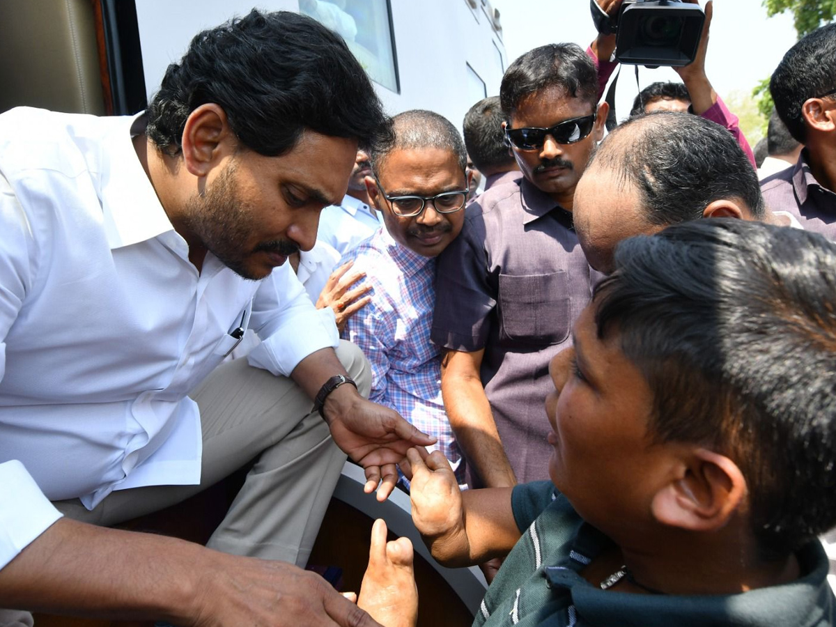 YS Jagan Memantha Siddham Road Show At Palnadu District Photos - Sakshi19