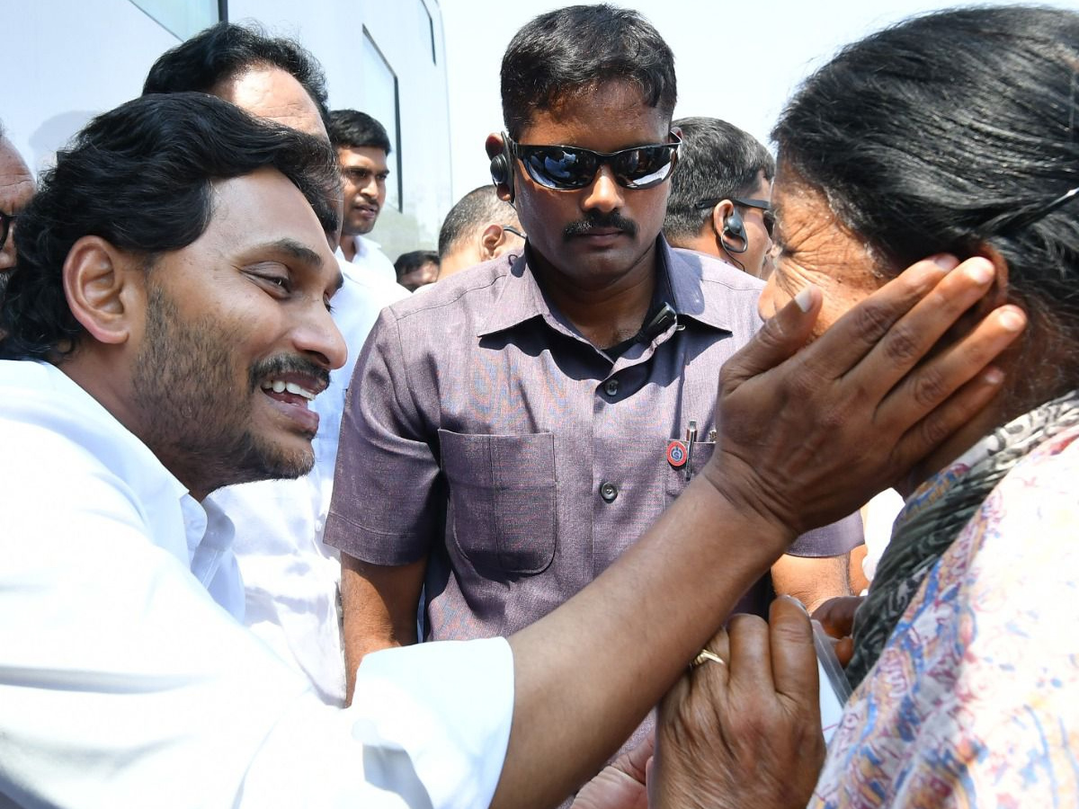 YS Jagan Memantha Siddham Road Show At Palnadu District Photos - Sakshi21