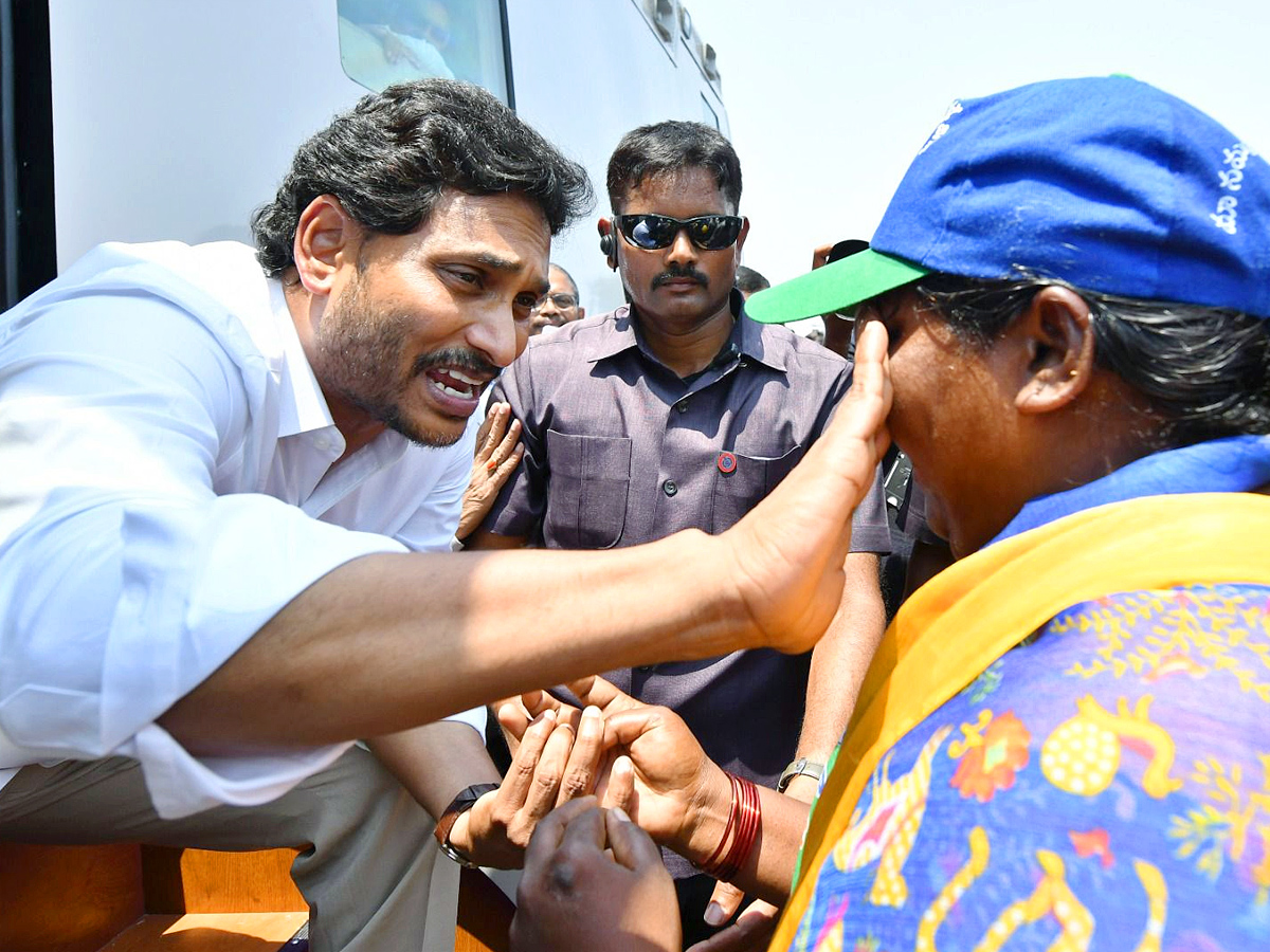 YS Jagan Memantha Siddham Road Show At Palnadu District Photos - Sakshi23