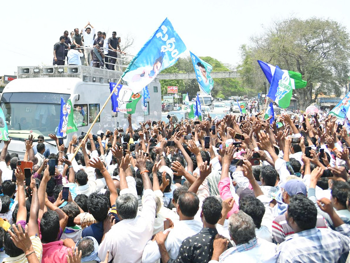 YS Jagan Memantha Siddham Road Show At Palnadu District Photos - Sakshi25