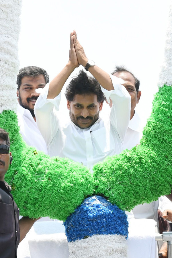 YS Jagan Memantha Siddham Road Show At Palnadu District Photos - Sakshi27