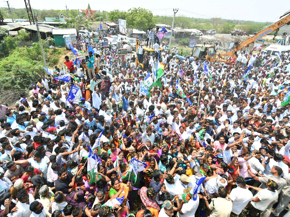 YS Jagan Memantha Siddham Road Show At Palnadu District Photos - Sakshi29