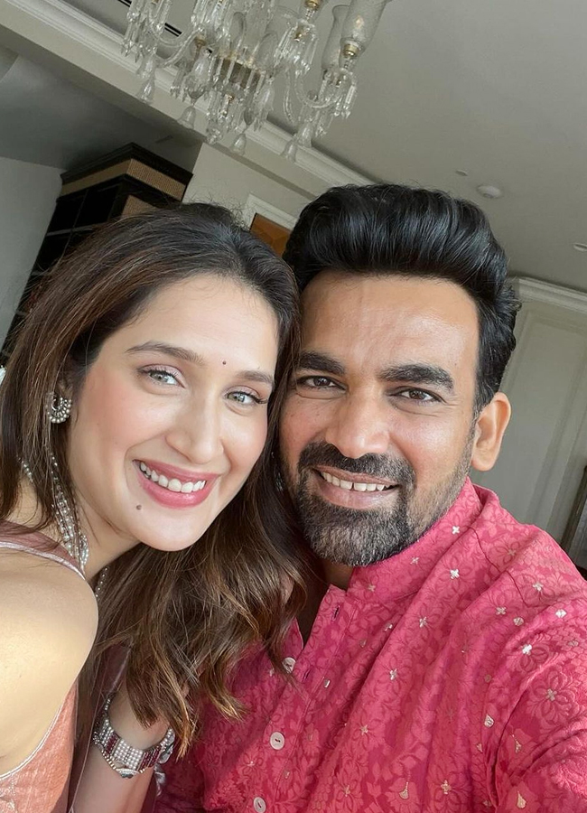 Zaheer Khan Wife Sagarika Ghatge Celebrating Gudi Padwa - Sakshi5