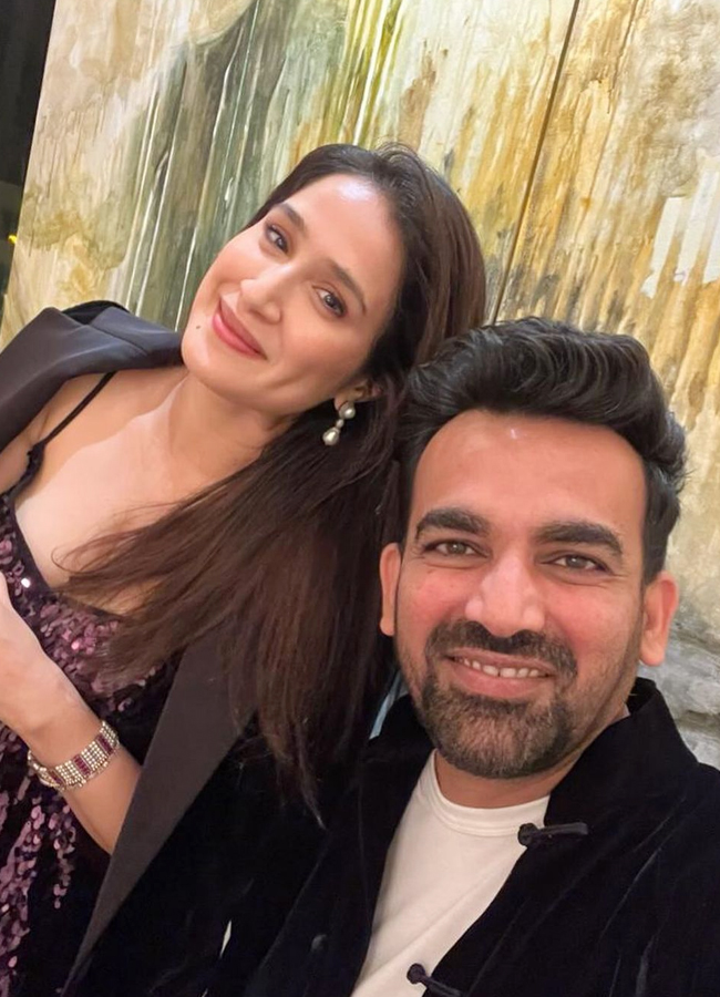 Zaheer Khan Wife Sagarika Ghatge Celebrating Gudi Padwa - Sakshi8