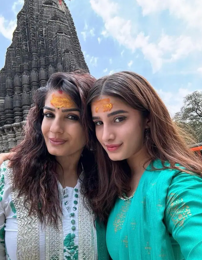 Raveena Tandon Seeks Blessings At Trimbakeshwar Shiva Temple With Daughter Rasha Thadani Photos - Sakshi4