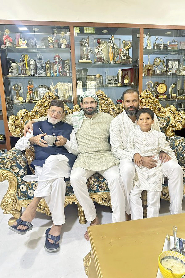 Cricketers celebrates Ramadan Photos - Sakshi7