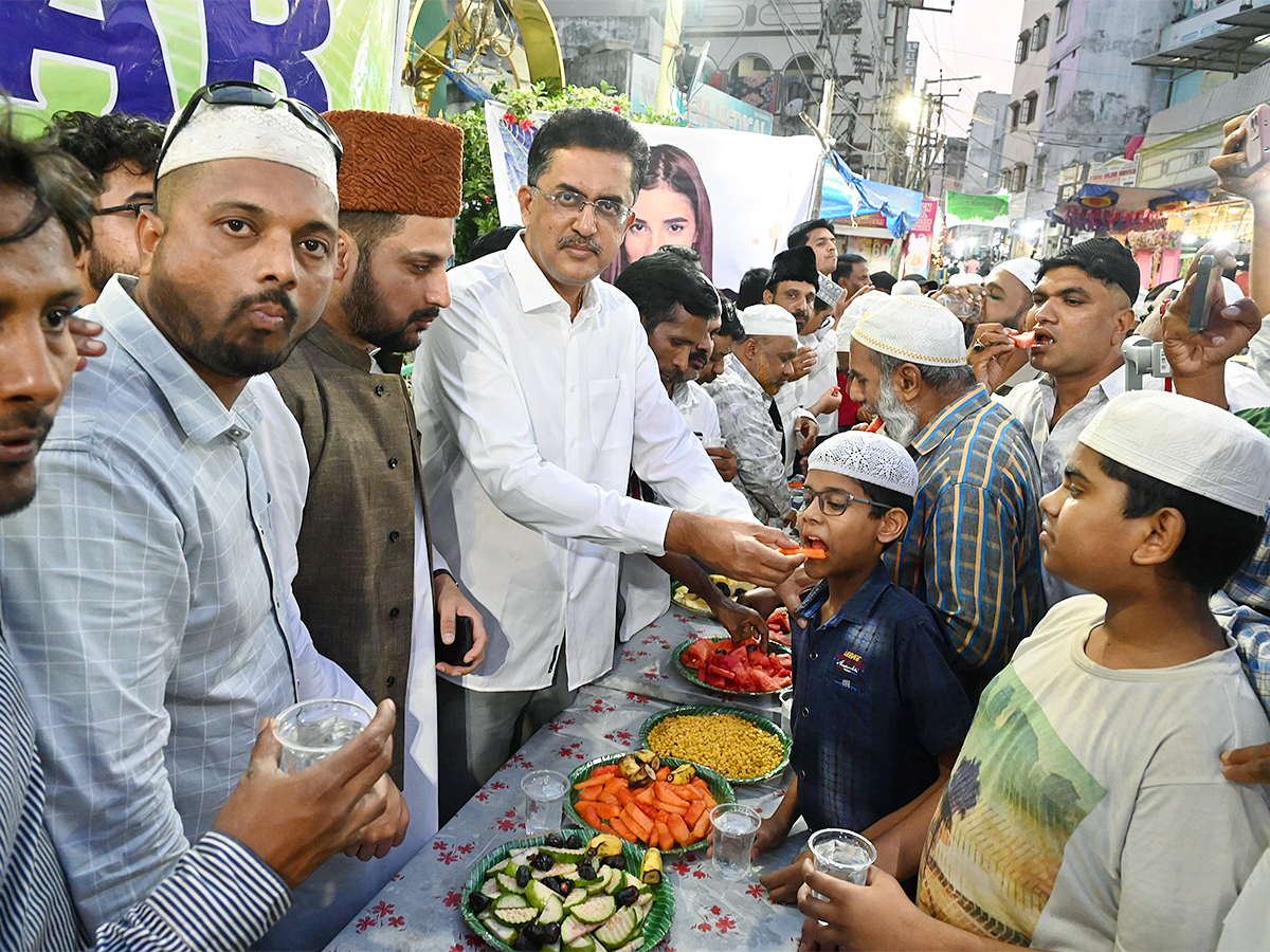 Iftar is a grand feast for Muslims - Sakshi1