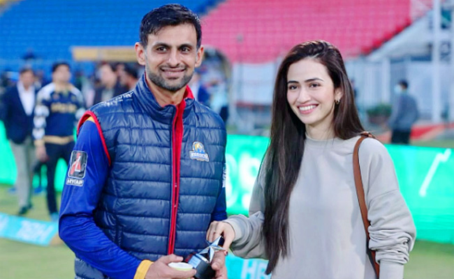 Shoaib Malik Celebrates Ramzan With Wife Sana Javed Photos - Sakshi12