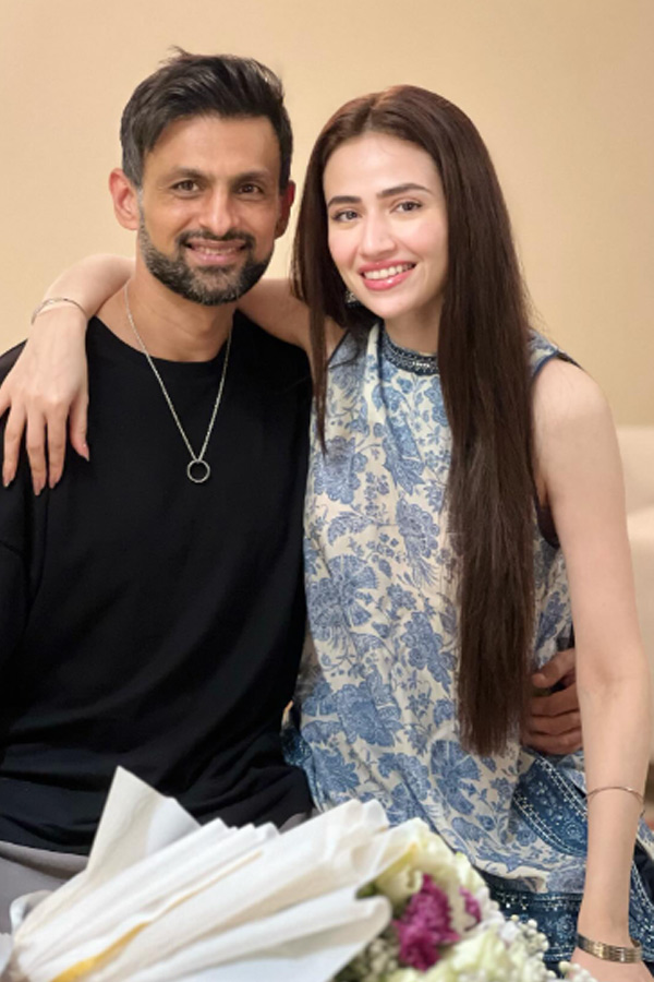 Shoaib Malik Celebrates Ramzan With Wife Sana Javed Photos - Sakshi6