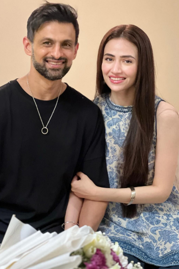 Shoaib Malik Celebrates Ramzan With Wife Sana Javed Photos - Sakshi7