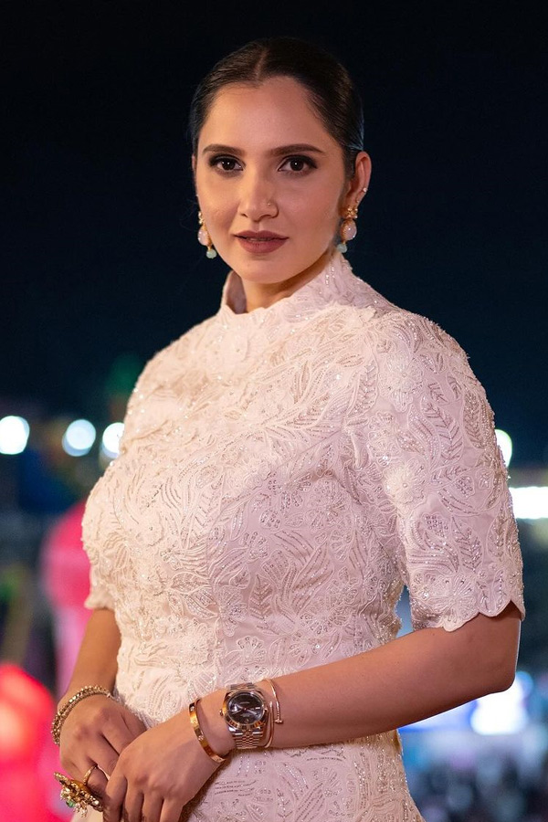 Smita Sabharwal Ramzan Celebrations With Sania Mirza Photos viral - Sakshi17