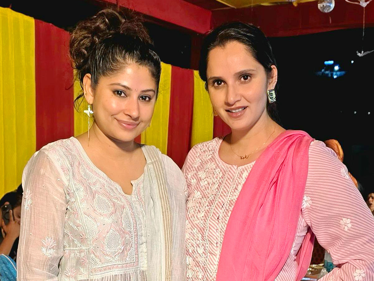 Smita Sabharwal Ramzan Celebrations With Sania Mirza Photos viral - Sakshi4